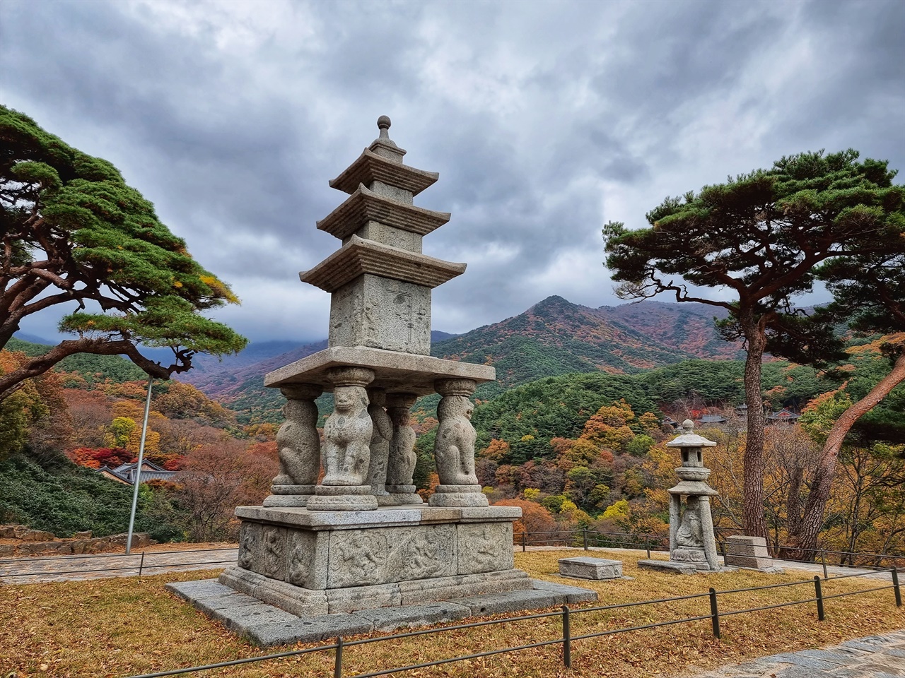 [사진] 화엄사에서 마무리 되는 구례의 단풍
