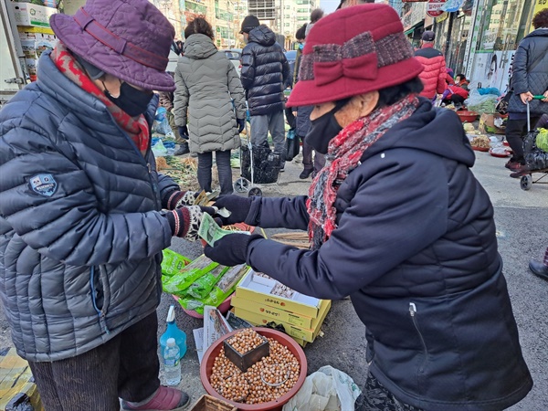 설 앞둔 여수 서시장... 평일보다 장날이 더 안 돼