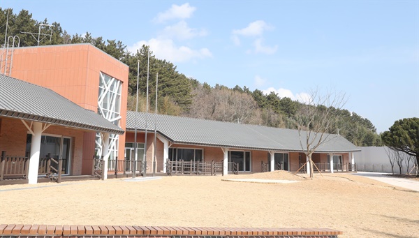 박종훈 교육감 개교 뒤 운동장에 건설장비 다니는 일 없어야