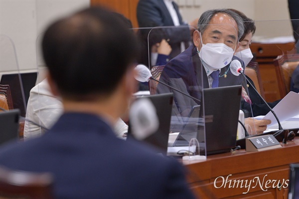 "해임 건의받은 사람이 후보자 됐다... 아이러니"