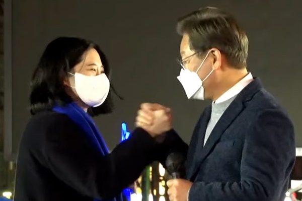 다시 만난 이재명·박지현 충분히 심판하셨으니 일꾼 뽑아달라