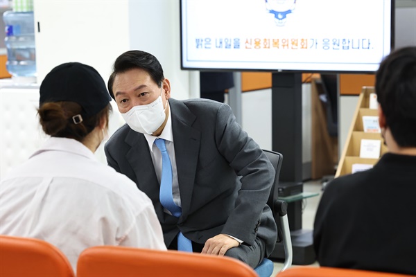 코인 때문에 빚 냈는데, 왜 도와주나...빚투 구제에 뿔난 청년들
