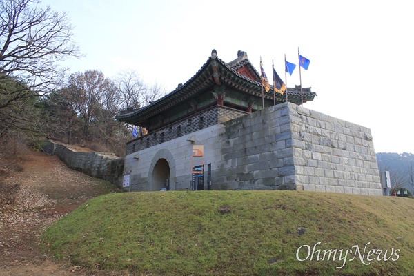 김포에 이상한 버스 정류장, 도착지가 평양  [성낙선의 자전거여행]