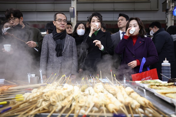 여사님 사간 어묵 인기 노점 지나쳐 섭섭 김건희 대구 방문 후일담