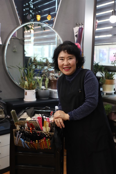 그냥 가위가 아니다, 돈도 빽도 없던 그녀의 자부심 [월간 옥이네]