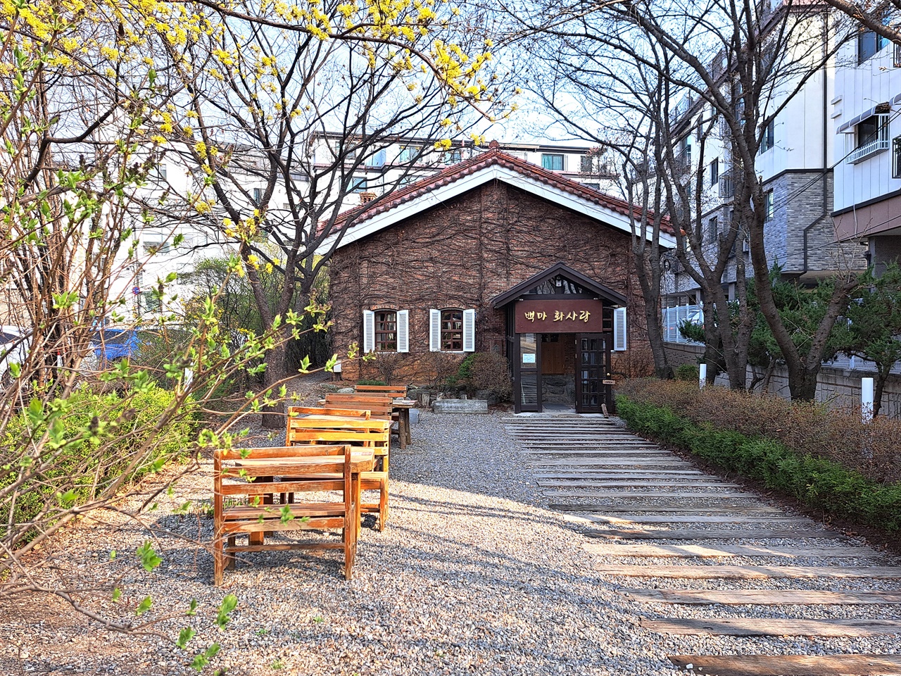 낭만 가득했던 백마 카페촌, 왜 지켜내지 못했을까 [우리 도시 에세이]