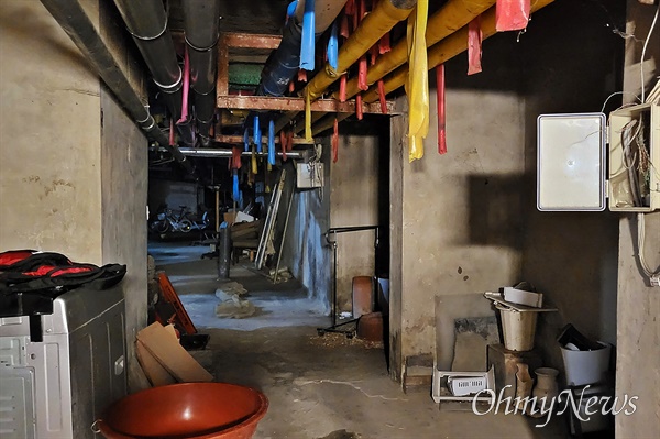강남 아파트경비원 휴게실 지하 단칸방에 쥐도 나온다
