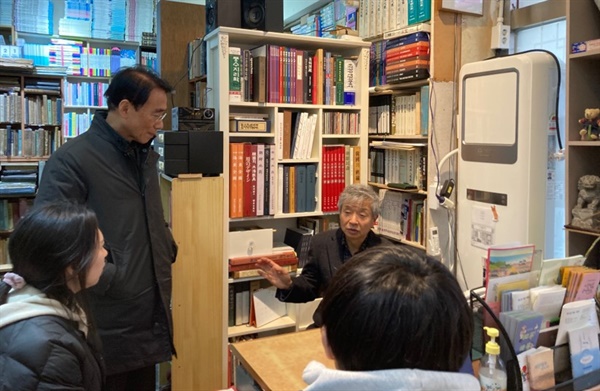 제주 헌책방도 문화 예산 삭감에 떤다 [수산봉수 제주살이]