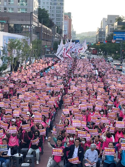 저임금에 살인적 노동, 이러니 누가 급식 일 하겠나