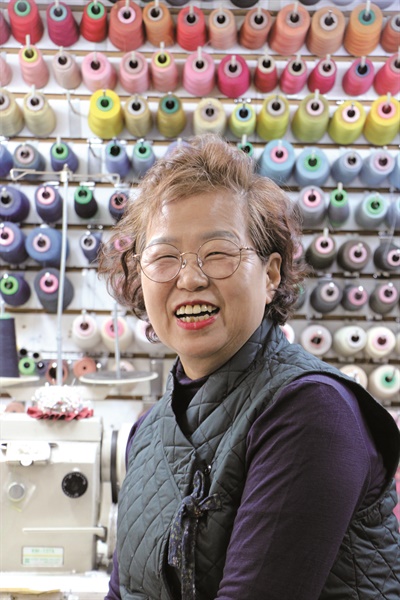 500개 넘는 실이 무지개처럼... 다 이유가 있어요
