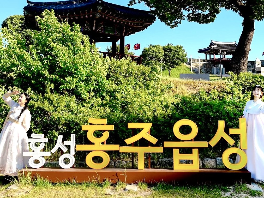 [사진] 여기 오면 한복이 무료, 액세서리까지 다 공짜입니다