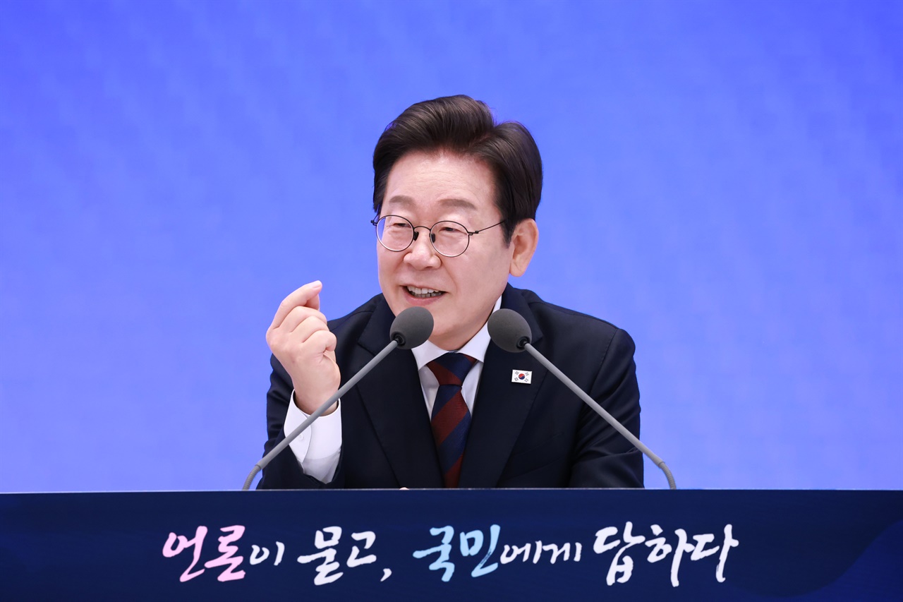 이 대통령 국정지지율 65%... 보수층에서도 평가 변했다