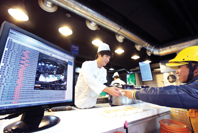 [창업] ‘주방 조리 과정 생중계’ 인기 끌어