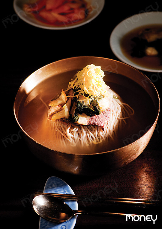 [Food & Story] 평양냉면, 그 단순함의 미학에 빠지다