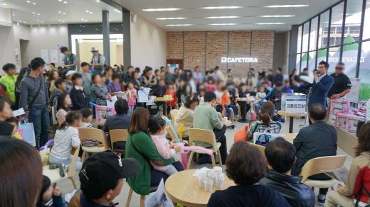 10월 아파트분양 대란, 오산세교자이 견본주택 인파로 북적