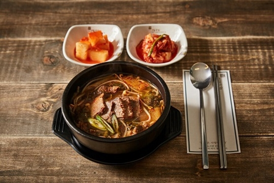 [2018 한국브랜드선호도1위] 3일국밥, 전통의 맛을 담은 소고기국밥 프랜차이즈