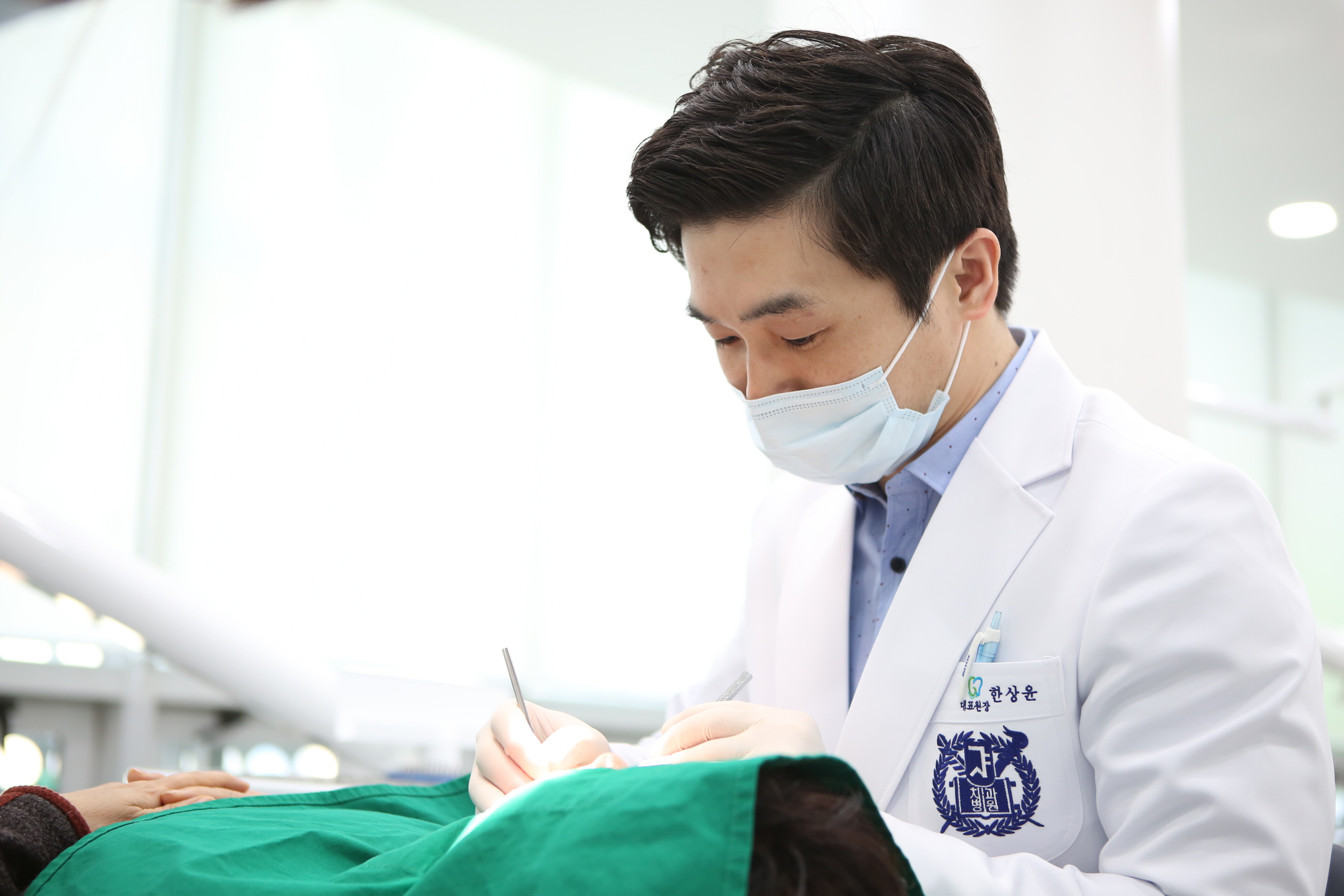 [한국소비자만족지수1위] 임플란트 및 치아 교정·성형 의원, 덴티스킨치과