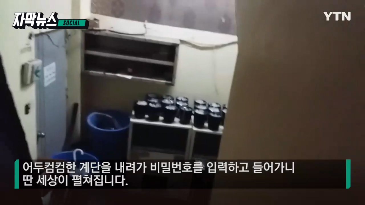 [JPG 뉴스] 이 남성들이 문 닫힌 노래 주점 앞에 줄 서 있는 이유