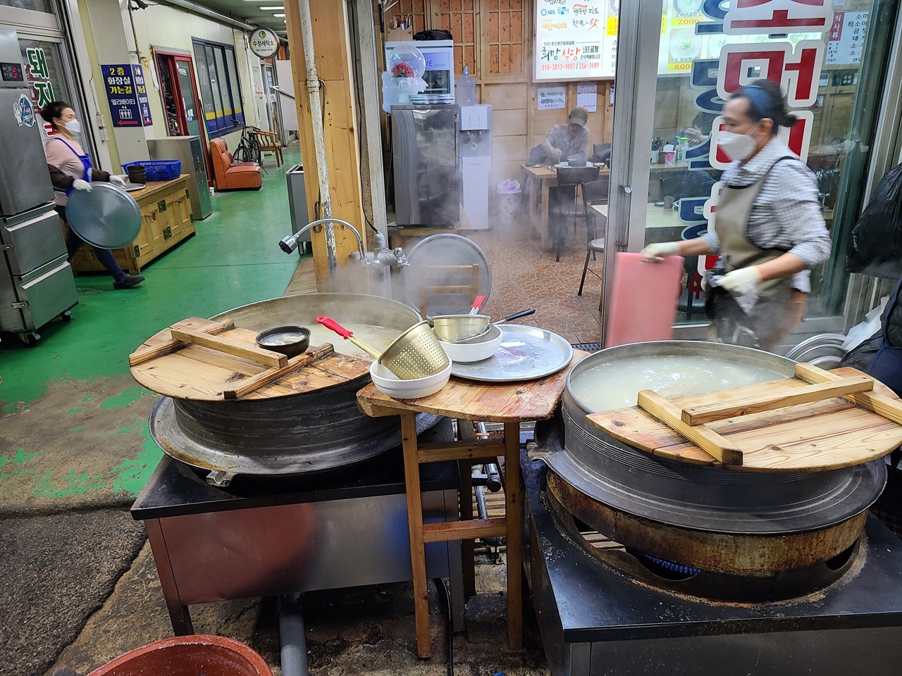 [힘이 되는 한끼] 영천시장 소머리곰탕, 한 그릇에 담긴 온전한 소 한 마리