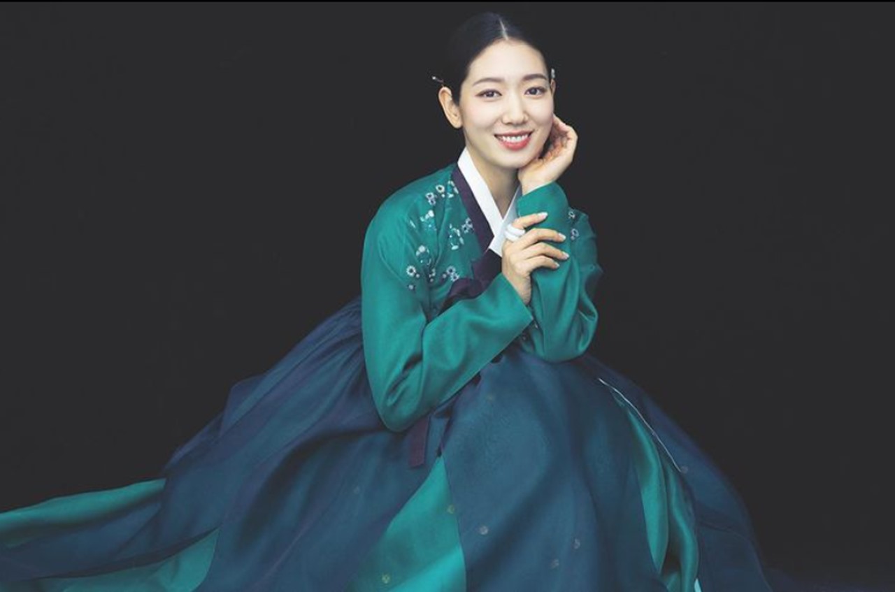 박신혜, 단아한 한복 자태 공개…한복공정 시도 차단