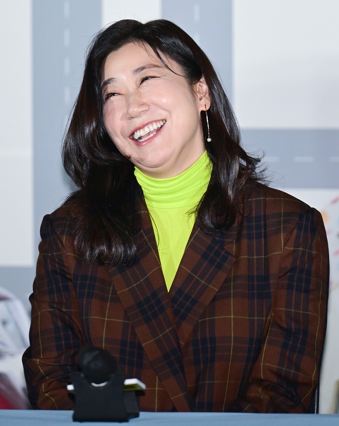 [Y현장] 컴백홈 라미란 젊은 시절 연기, CG 힘 빌려…잘 나와 만족