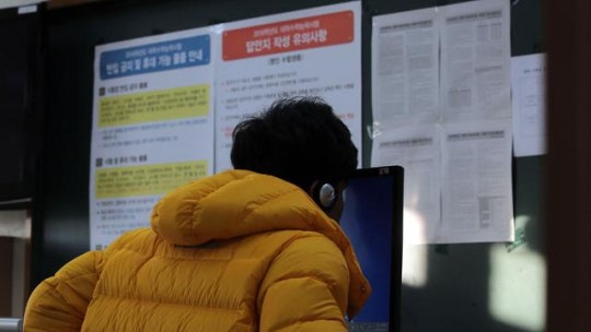 최선을 다해 수능을 보는 수험생들 모습 | 인스티즈