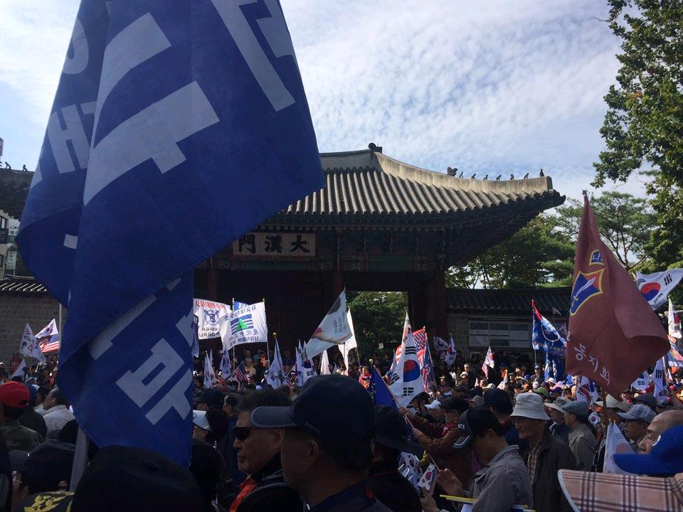 "ë°ê·¼í ì¦ê° ìë°©íë¼"â¦ëì¬ ê³³ê³³ì íê·¹ê¸° ì§í ì´ë ¤