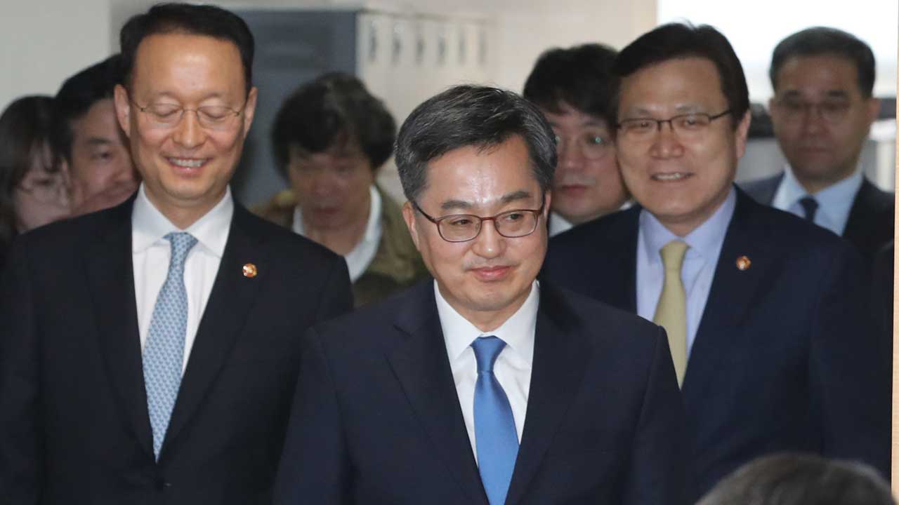 정부· GM, 한국GM 정상화에 7.7조 투입…회생안 최종 합의
