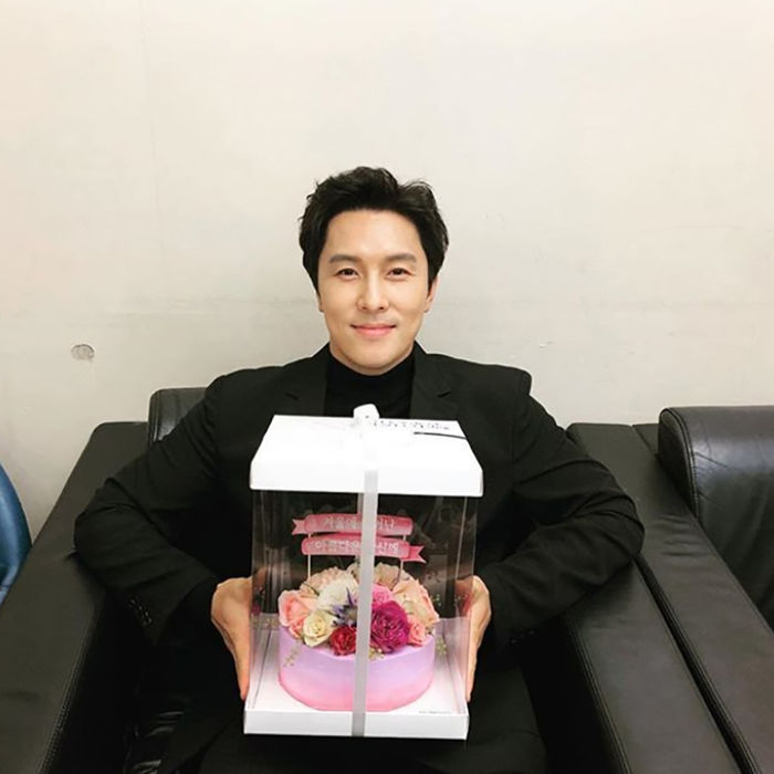 [스브스타] 재미없게 해드리겠다…신화 김동완, 우편물 훼손한 사생팬에 경고