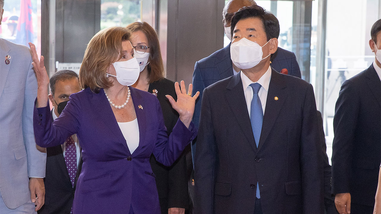 중국 펠로시 한국 방문, 세심하게 주시할 것