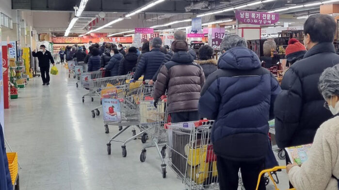한우가 반값이라니…하나로마트에 오픈런 진풍경