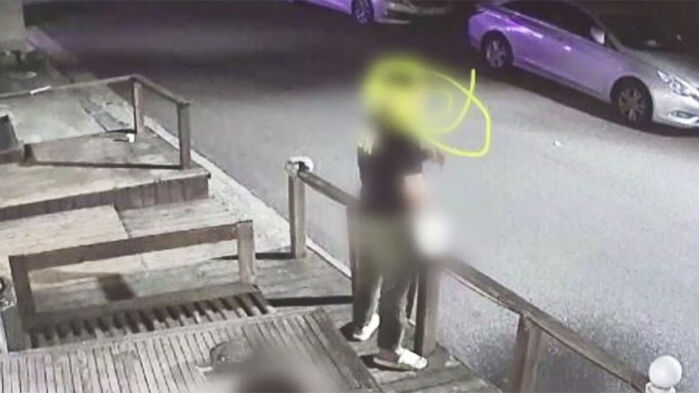 화장실 두고 테라스서 노상방뇨…음주상태도 아니었다