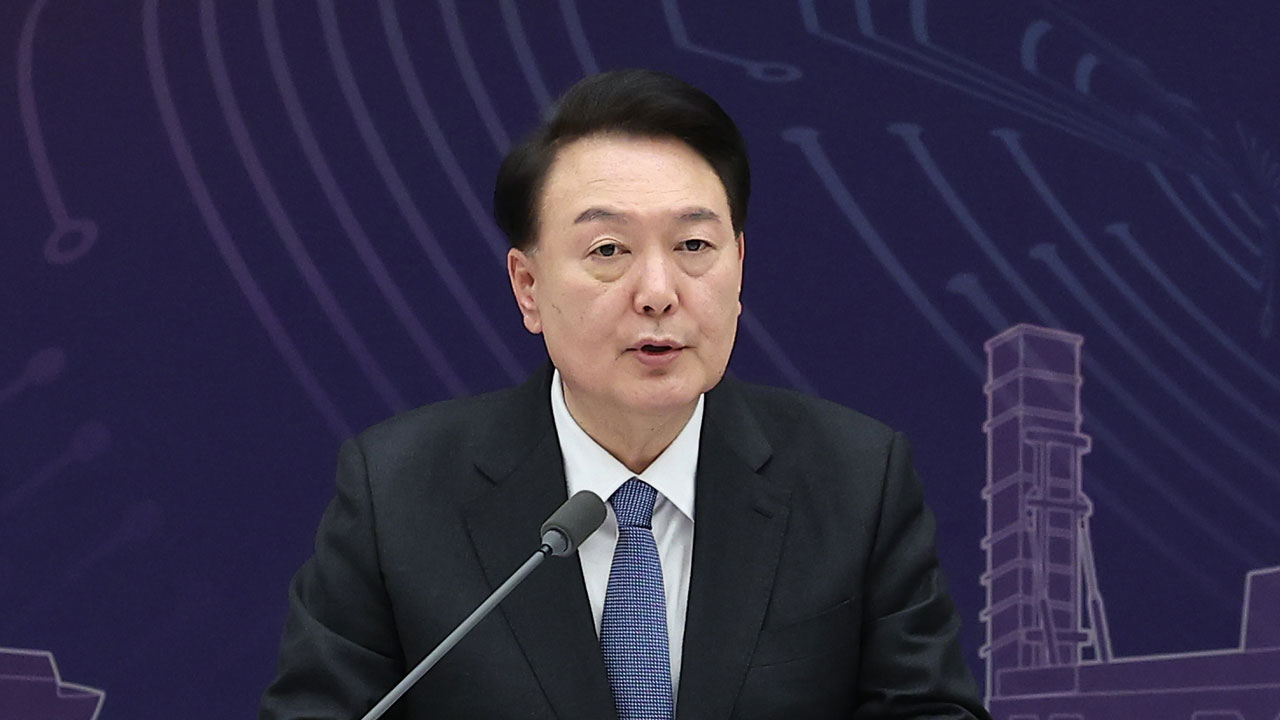 윤 대통령 철 지난 무기는 재정 낭비…전력 획득 절차 대폭 단축해야