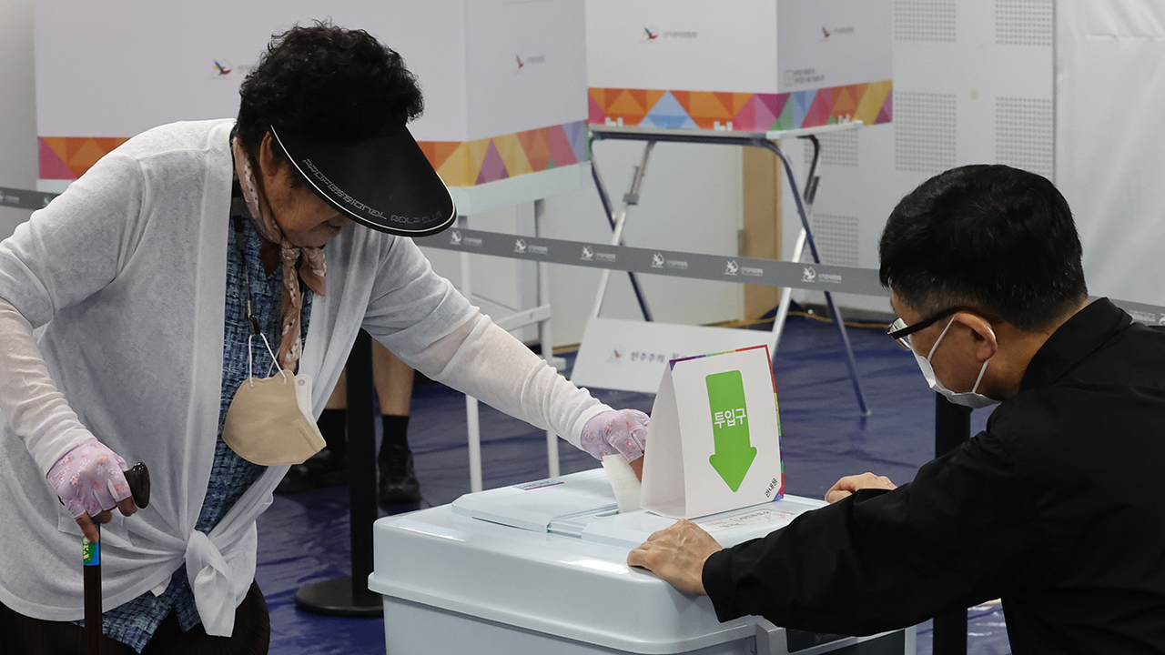 사전투표 둘째 날 오전 11시 투표율 24.55%…역대 동시간대 최고치