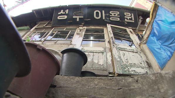 [시로 읽는 경제이야기] (30) 사라지는 이발소, “손님 마음도 돌보던 곳”