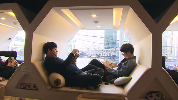 홍대 핫 플레이스…만화방의 ‘무한 변신’