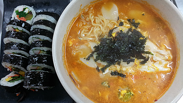 1천원대 김밥 사라져…떡볶이·라면 ‘분식집 물가’ 뛰었다
