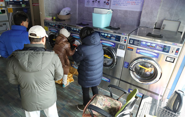 최강 한파에 아파트 ‘세탁 대란’…동네 빨래방 대기줄 ‘북새통’