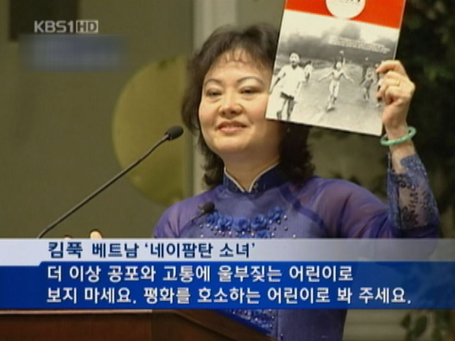 [글로벌 돋보기] ‘네이팜탄 소녀’ 킴 푹의 평양행은 꿈일까?