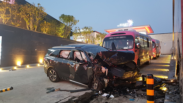 부산서 SUV 차량이 인도로 돌진…40대 보행자 숨져