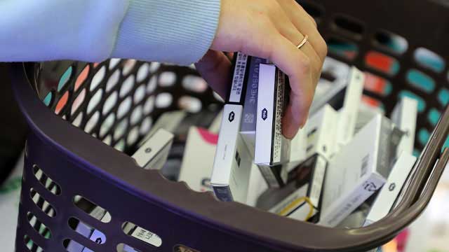 세븐일레븐도 액상형 전자담배 공급중단…퇴출수순 밟나