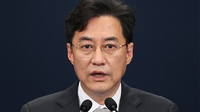 靑 강민석 대변인 자가격리 중…지인 다니는 교육시설서 확진자