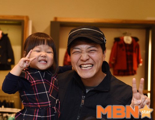 정웅인, `막내 다윤이와 붕어빵 포즈~` [MBN포토]