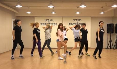 인기가요 카라, 섹시한 안무로 눈길 사로잡아…대박!
