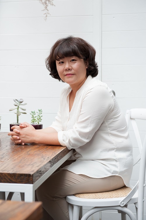 이정은 “천만 배우 달수 형, 진짜 무당 같아” (인터뷰)
