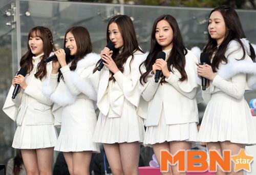 에이프릴 `한류스타거리에서 선보이는 신곡 스노우맨` [MBN포토]