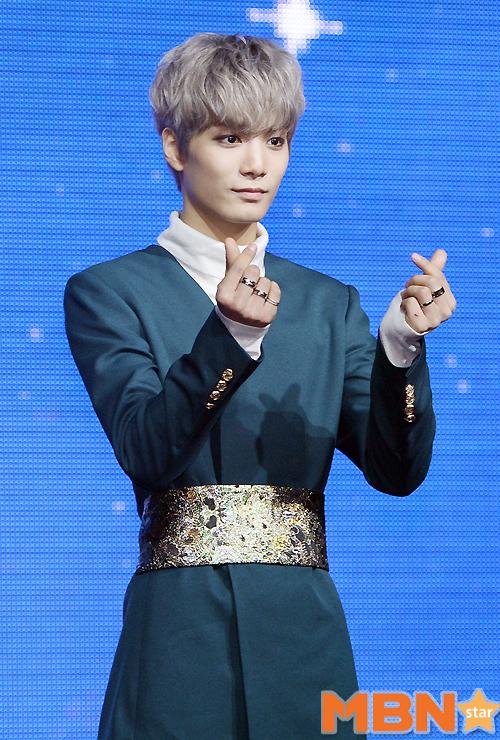 뉴이스트 JR `女아이돌 뺨치는 개머허리` [MBN포토]