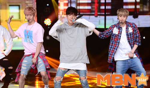 더블에스301 `여유 넘치는 무대~` [MBN포토]