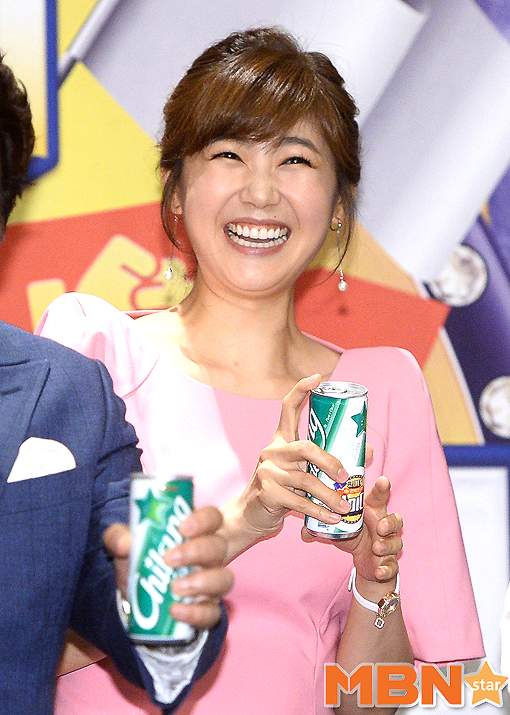 강수정 `사이다 들고 함박미소` [MBN포토]
