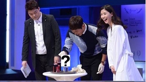 소진, 깨진 휴대폰 액정 들고 ‘따라하기’